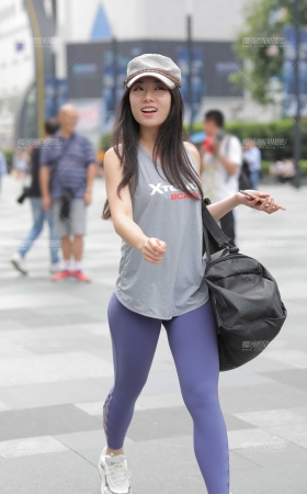 翘臀美眉 [19P]