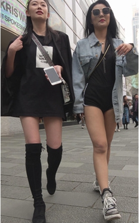 帅气的黑色短裤妹子