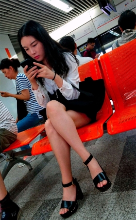 白衬衫短裙裸图凉高跟美丽MM