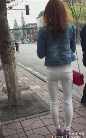 街拍极品性感紫色高跟鞋美女等公 [1.02 GB]