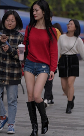 红衣黑靴热裤妹子(83P)
