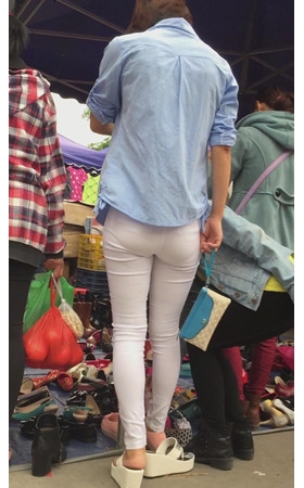蓝衣白裤妹子
