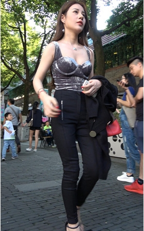 漂亮的极品黑裤气质小姐姐