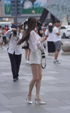 甜美长腿女孩