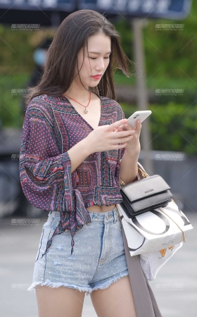 热裤甜美小姐姐 [15P]