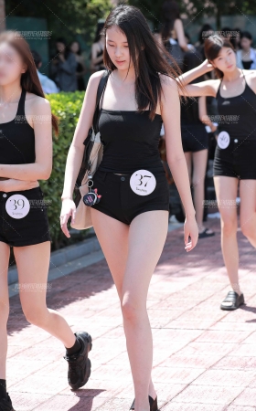 黑热裤长腿美女 [27P]