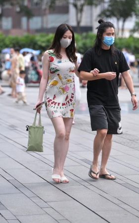 凉拖花短裙