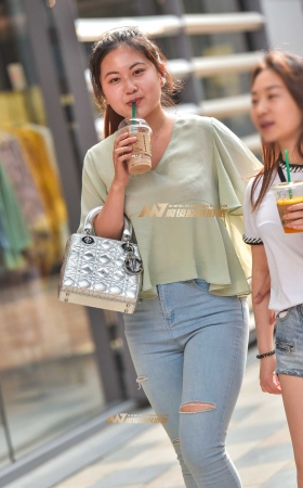丰满圆润紧牛小少妇 [20P]