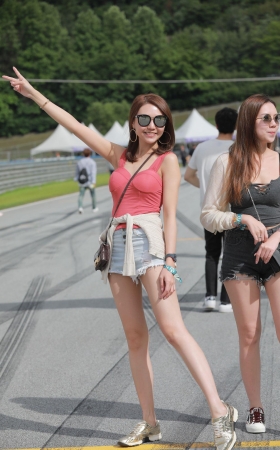 青春洋溢的美女街拍