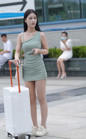 可人丝袜美眉 [18P]