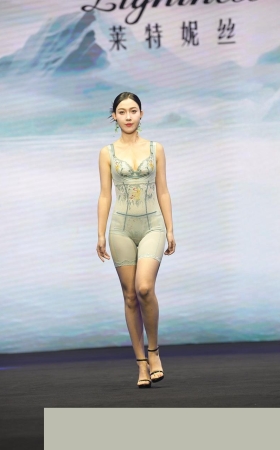 紧身塑身内衣美女走秀3A8120[1.48G]