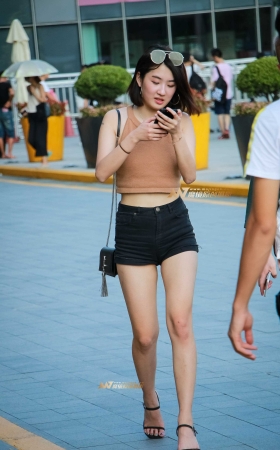 热裤短发美女,臀肥肉多 [15P]