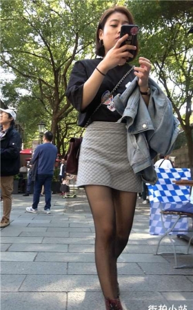 4K - 街拍黑丝大头皮鞋黑衣服MM [1.38 GB/MP4]