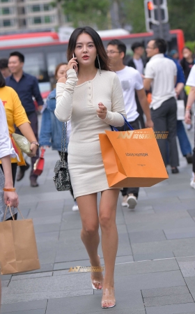 包臀短裙大长腿少妇 [22P]