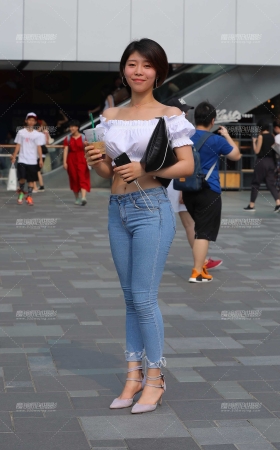 小蛮腰，翘臀紧牛小姐姐 [18P]