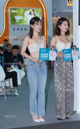 紧牛美眉 [15P]