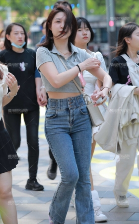 蓝牛美眉 [20P]