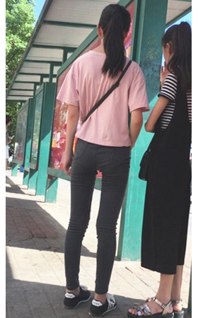 等公交的小妹