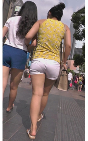 黄衣白色紧身妹子