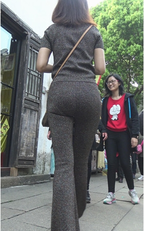 紧身套装美妇