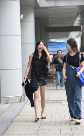 温婉高挑靓女
