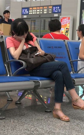一看就是清纯女生未经修饰的精美素足