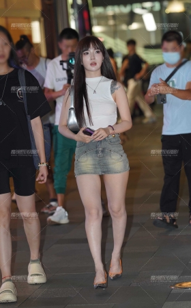 短裙辣妈 [23P]
