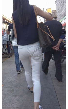白色紧身裤痕痕明显