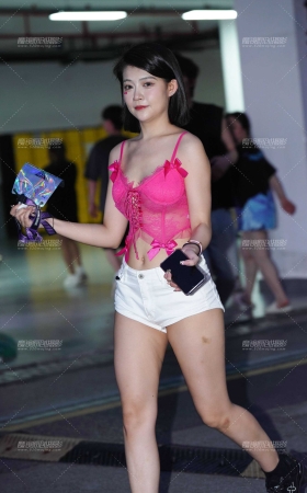 热裤美眉 [13P]