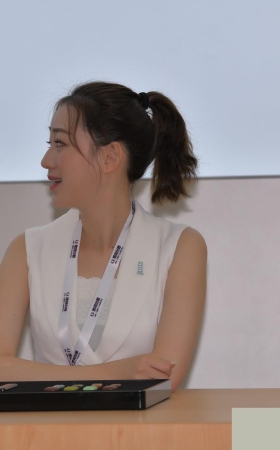 纯天然美女，甜美，美腿，肉丝3A3375[572M]