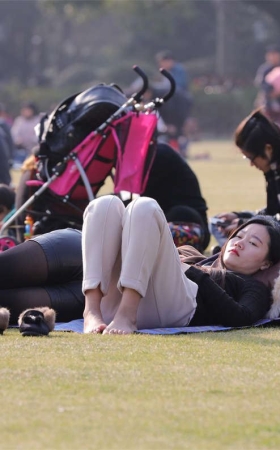 No707 长发披肩的靓妹，果然长着一双标准的长趾美人足