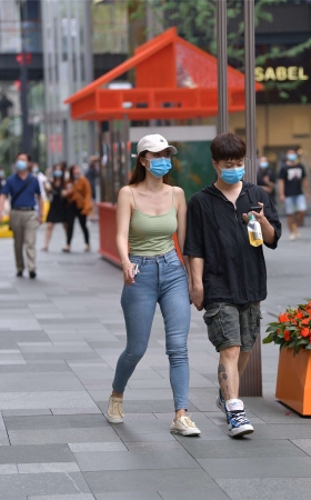 清爽背心牛仔裤