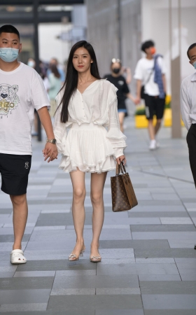 2274-7+109白皙美腿靓丽女友