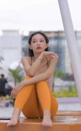 黄色瑜伽裤小妹 [42P]