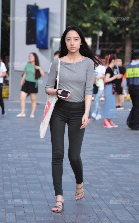 紧牛美女！ [13P]