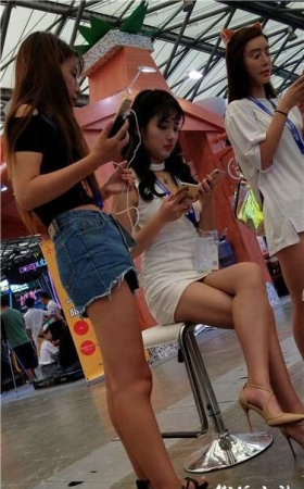 4k超清，白皙美腿高跟鞋美女，牛仔热裤美女不断抢镜