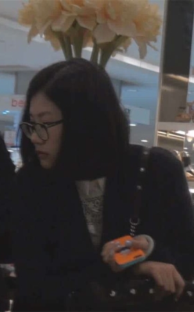 气质迷人的眼镜MM的原配秀美肉丝足