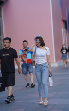 白衣蓝牛