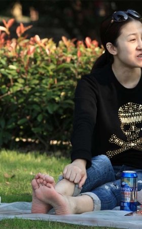 No14 美女双人组的优势：美足出镜还能美颜作景