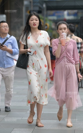 这裙子，蛮贴身的，好看~ [13P]