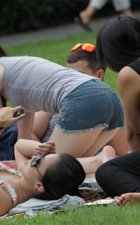 No514 四女环绕一男，挑俩重点拍摄