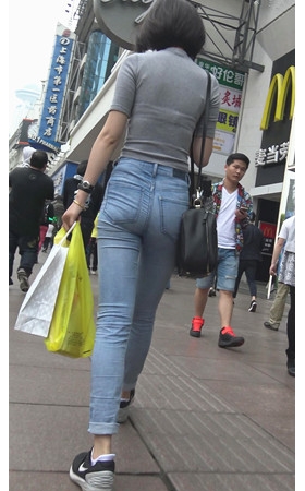 蓝牛紧身短发妹子