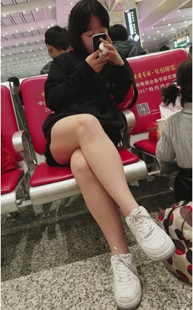丰满的短发妹子