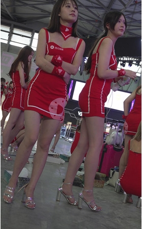红裙美模