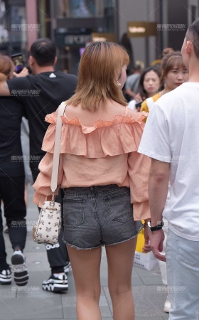 热裤美女 [13P]