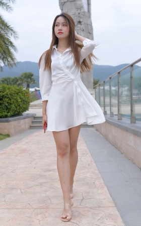 黑色泳装美女