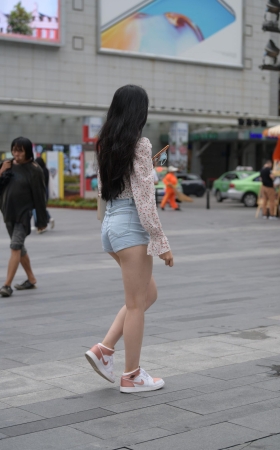 迷你热裤女友