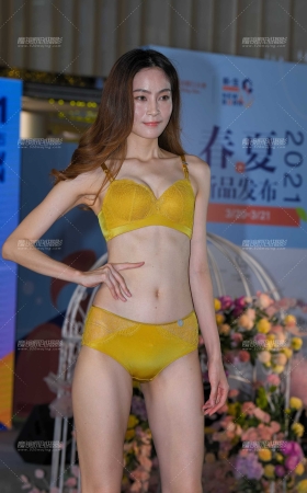 长腿模特性感内衣 [18P]