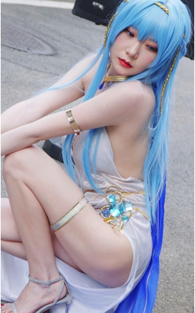 蓝发coplay小姐姐