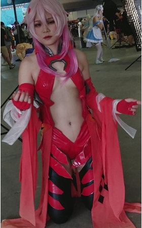 性感的苗条coplay妹子